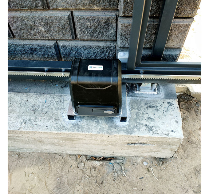 Монтаж автоматики на відкатні ворота в Києві та київській області