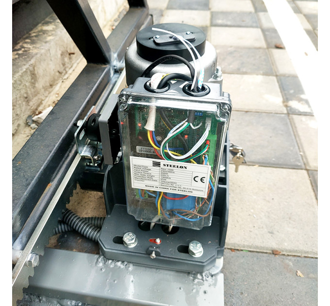 Монтаж автоматики на відкатні ворота в Києві та київській області