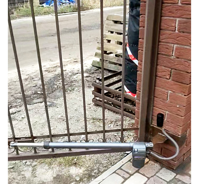 Монтаж автоматики на розпашні ворота в Києві та київській області